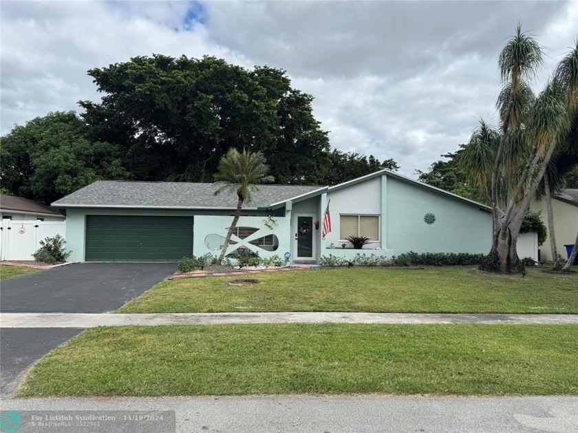 Fantastic 4 BR, 2 Bath home overlooking the wide canal and - Beach Home for sale in Pompano Beach, Florida on Beachhouse.com