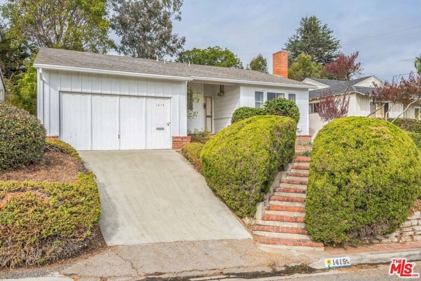 Welcome to this charming mid-century bungalow in the heart of - Beach Home for sale in Santa Monica, California on Beachhouse.com