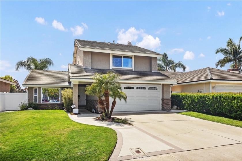 This Bennett Ranch home is gorgeously upgraded with attention in - Beach Home for sale in Lake Forest, California on Beachhouse.com
