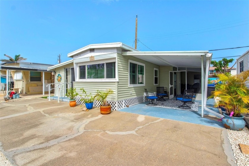 Welcome to your cozy piece of paradise in the highly - Beach Home for sale in Bradenton, Florida on Beachhouse.com