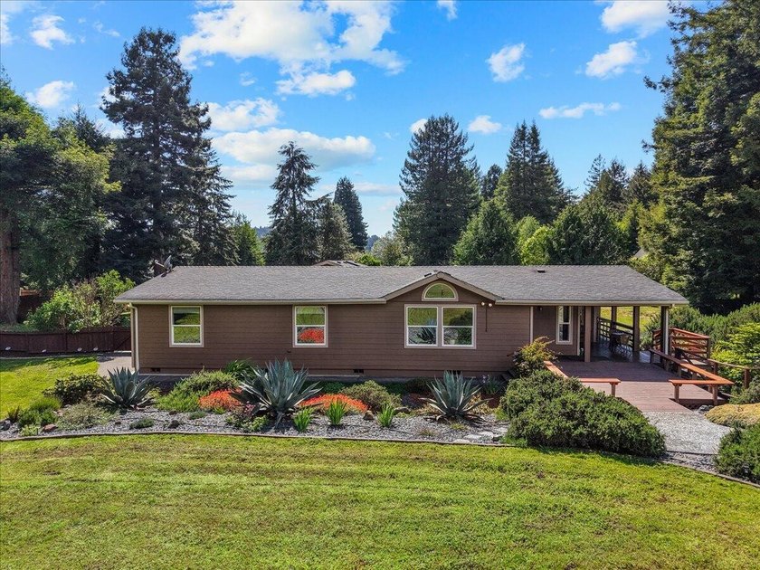 Take a look at this inviting three-bedroom, two-bath modular - Beach Home for sale in Blue Lake, California on Beachhouse.com