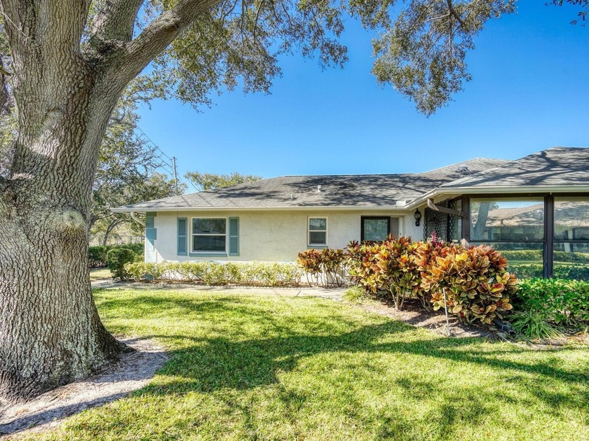 Opportunity abounds in this 2/2 condo with attached 1 car garage - Beach Condo for sale in Dunedin, Florida on Beachhouse.com