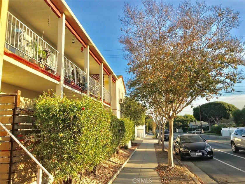 Beautifully situated in a prime Santa Monica location, this - Beach Home for sale in Santa Monica, California on Beachhouse.com