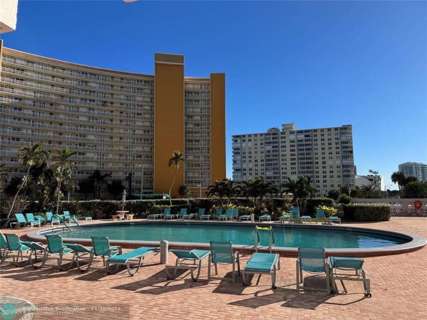 Spacious condo in the well maintained Parliament house located - Beach Condo for sale in Pompano Beach, Florida on Beachhouse.com