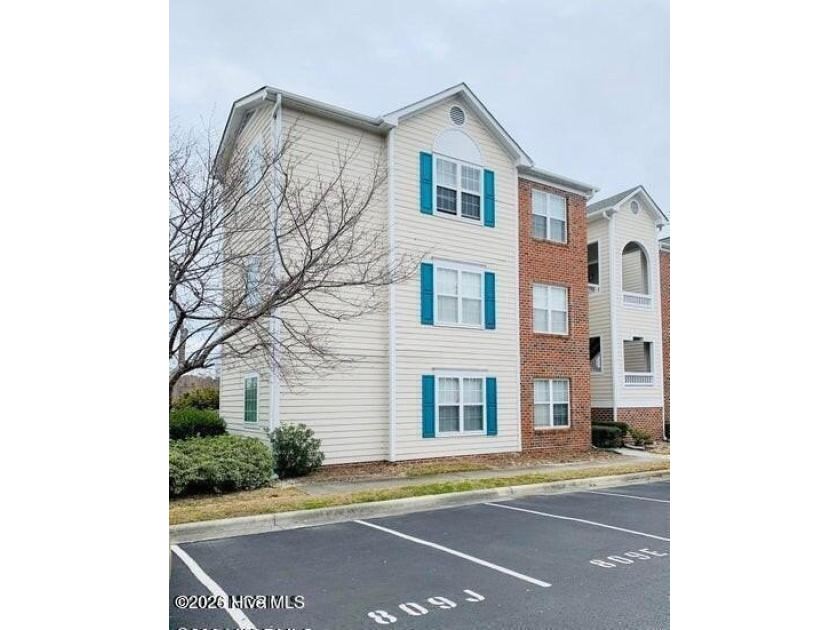 Beautifully renovated 3-bedroom, 2-bath condominium in a prime - Beach Condo for sale in Wilmington, North Carolina on Beachhouse.com