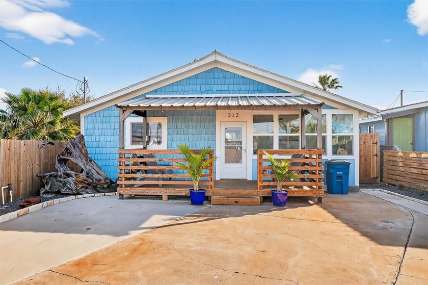 3BD, 2BA, Conveniently located in Old Town , Golf Cart Access - Beach Home for sale in Port Aransas, Texas on Beachhouse.com