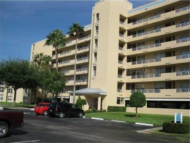 THE FAIRWAYS TWO AT PINEBROOK. WHAT A DEAL!!!!!  Fixer Upper - Beach Condo for sale in Bradenton, Florida on Beachhouse.com