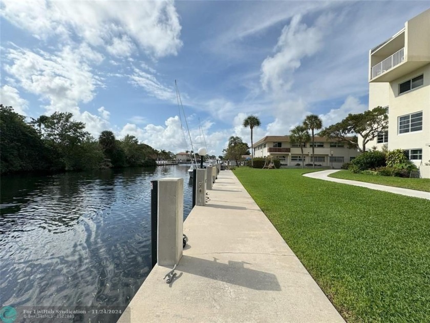 Come and see this lovely 2 bedrooms 2 bath condo just next the - Beach Condo for sale in Pompano Beach, Florida on Beachhouse.com