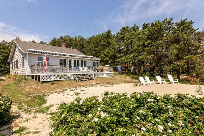 Welcome to 267 Seaside Avenue! Experience idyllic Maine coastal - Beach Home for sale in Saco, Maine on Beachhouse.com