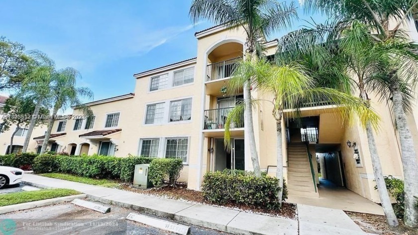 BRIGHT AND OPEN FIRST FLOOR UNIT IN A POPULAR GATED COMMUNITY - Beach Condo for sale in West Palm Beach, Florida on Beachhouse.com