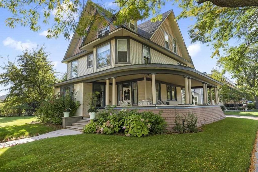 Bridge Street Inn offers a Bed and Breakfast business - Beach Home for sale in Charlevoix, Michigan on Beachhouse.com