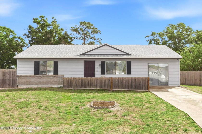Charming 2 bedroom, 1 bathroom home with a bonus room on city - Beach Home for sale in Palm Bay, Florida on Beachhouse.com