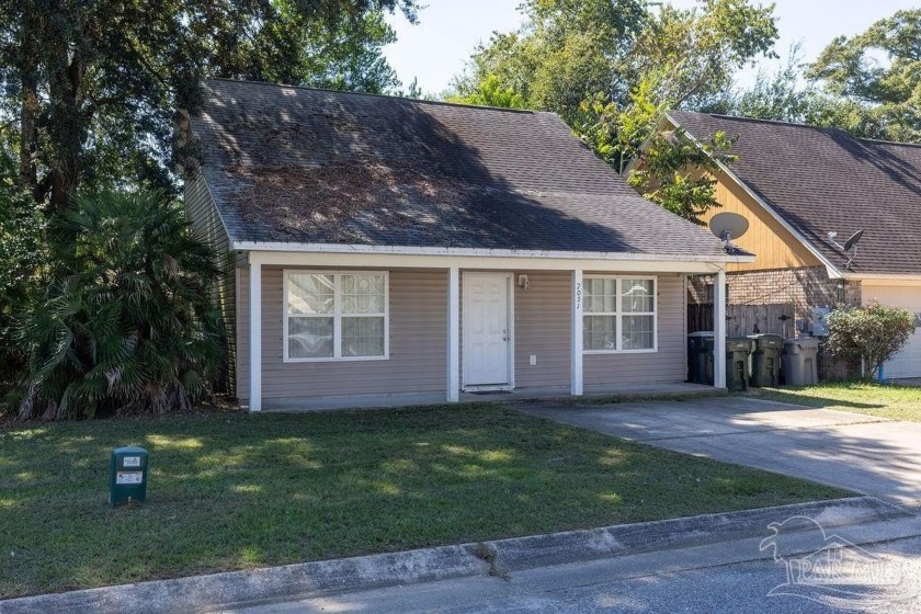 Welcome home to 7051 Heather Oaks Dr -- a charming 3-bedroom - Beach Home for sale in Pensacola, Florida on Beachhouse.com