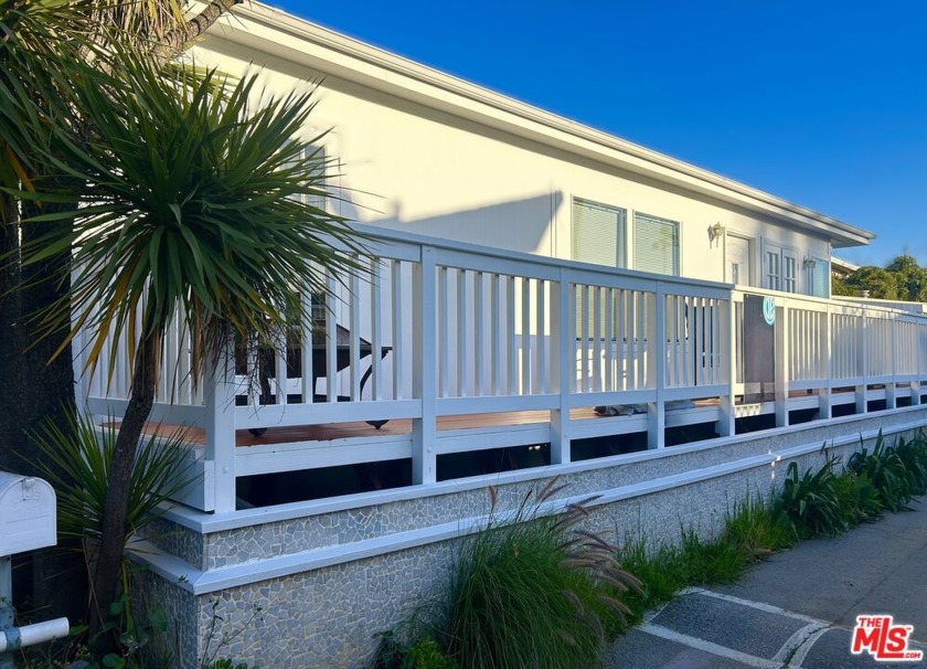 This charming double wide beach home is a dream ! Large open - Beach Home for sale in Pacific Palisades, California on Beachhouse.com