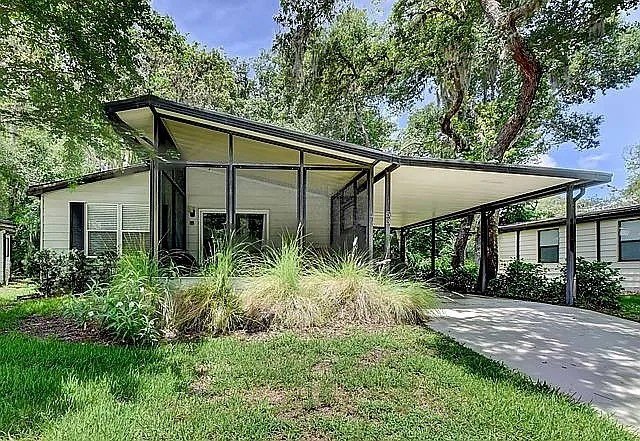 NEW ROOF included in closing for this price, giving you the - Beach Home for sale in Ormond Beach, Florida on Beachhouse.com