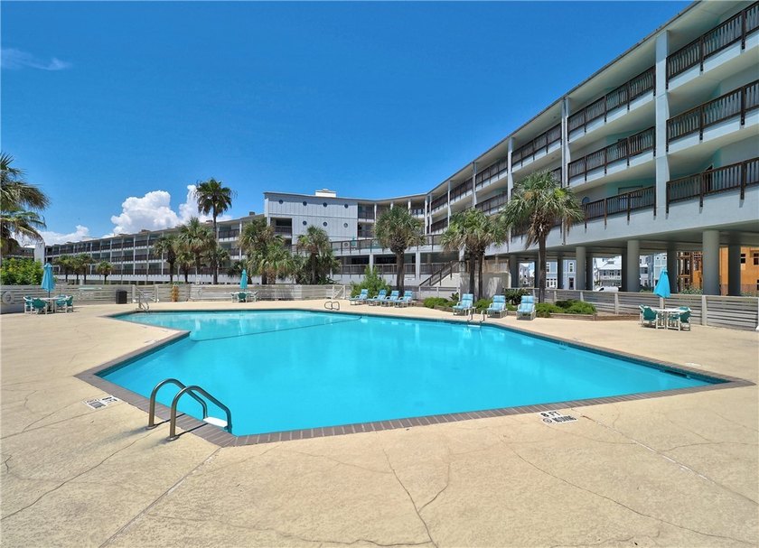 This *turn key* 3 bedroom beachfront condo is a steal! This unit - Beach Condo for sale in Port Aransas, Texas on Beachhouse.com