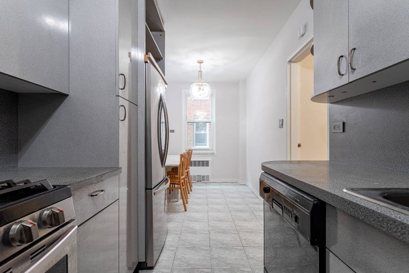 Beautifully renovated 1-bedroom, 1-bathroom co-op apartment - Beach Apartment for sale in Brooklyn, New York on Beachhouse.com