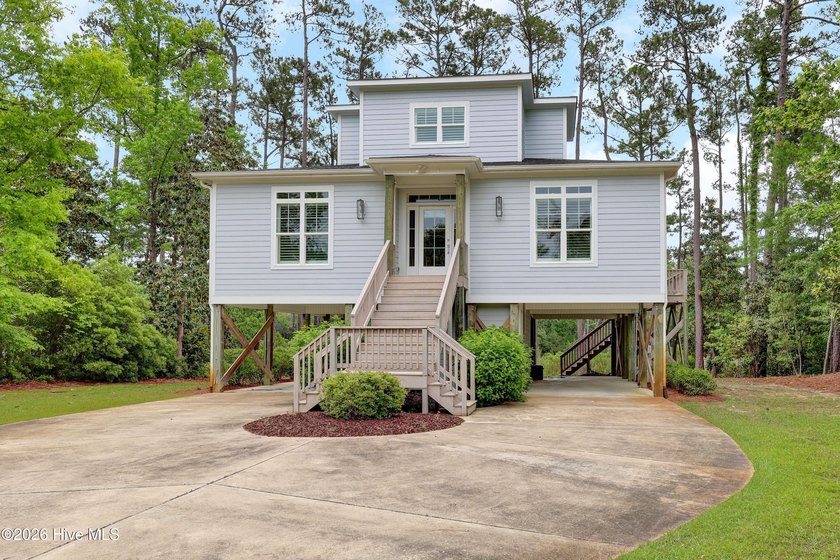 Stunning like-new (2018) Bayshore Estates home on a private - Beach Home for sale in Wilmington, North Carolina on Beachhouse.com