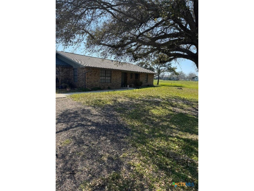4 ACRES!!! 3 bedroom, 2 bathroom, brick home with a 2 car - Beach Home for sale in Port Lavaca, Texas on Beachhouse.com