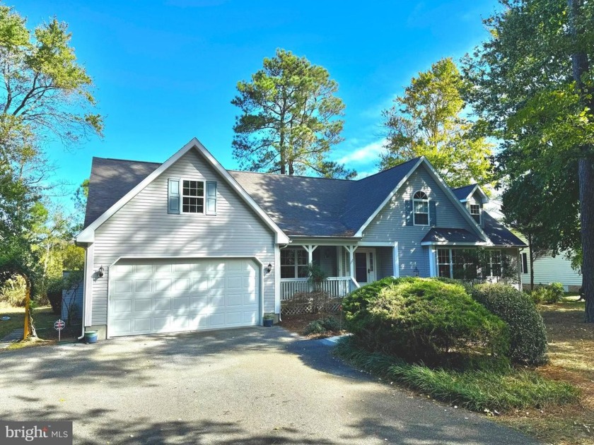 Beautiful coastal home situated on over an acre of land with - Beach Home for sale in Dagsboro, Delaware on Beachhouse.com