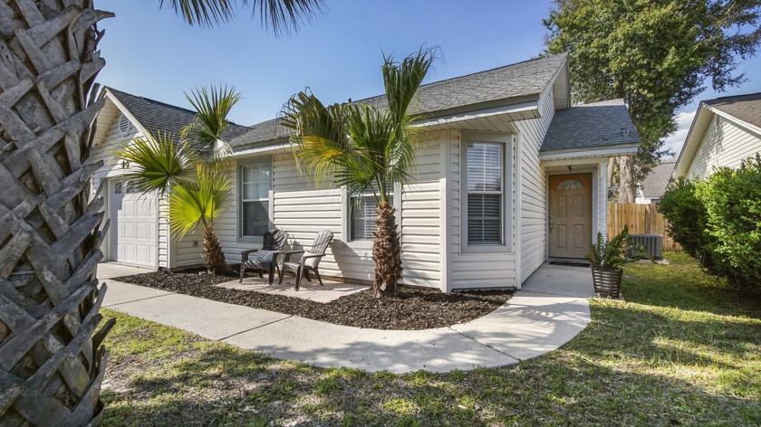 PRICE ADJUSTMENT! SELLER-PAID NEW ROOF + $5K CREDIT TOWARDS - Beach Home for sale in Mary Esther, Florida on Beachhouse.com