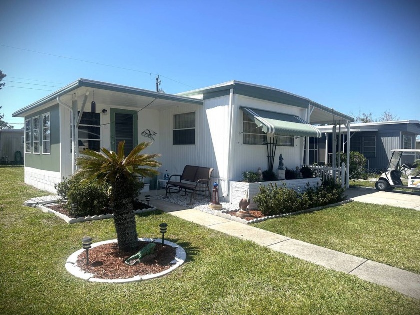 Step into this meticulously maintained, move-in ready home - Beach Home for sale in Nokomis, Florida on Beachhouse.com