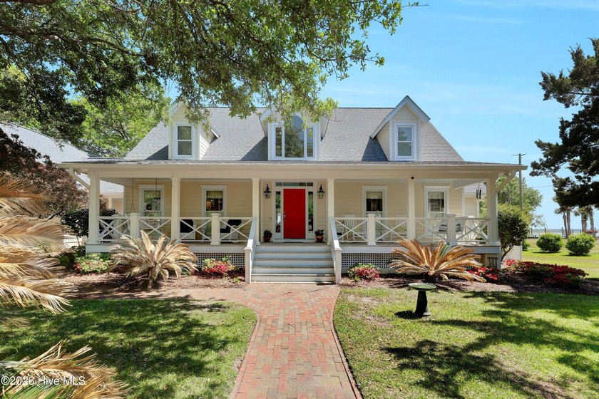 Welcome to paradise--an extraordinary coastal cottage-style - Beach Home for sale in Hampstead, North Carolina on Beachhouse.com