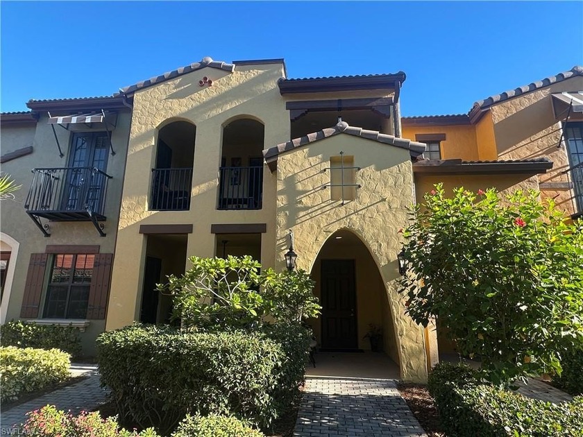 REDUCED & PRICED TO SELL NOW! BEST VALUE IN OLE W/ OVER 1770 SF - Beach Townhome/Townhouse for sale in Naples, Florida on Beachhouse.com