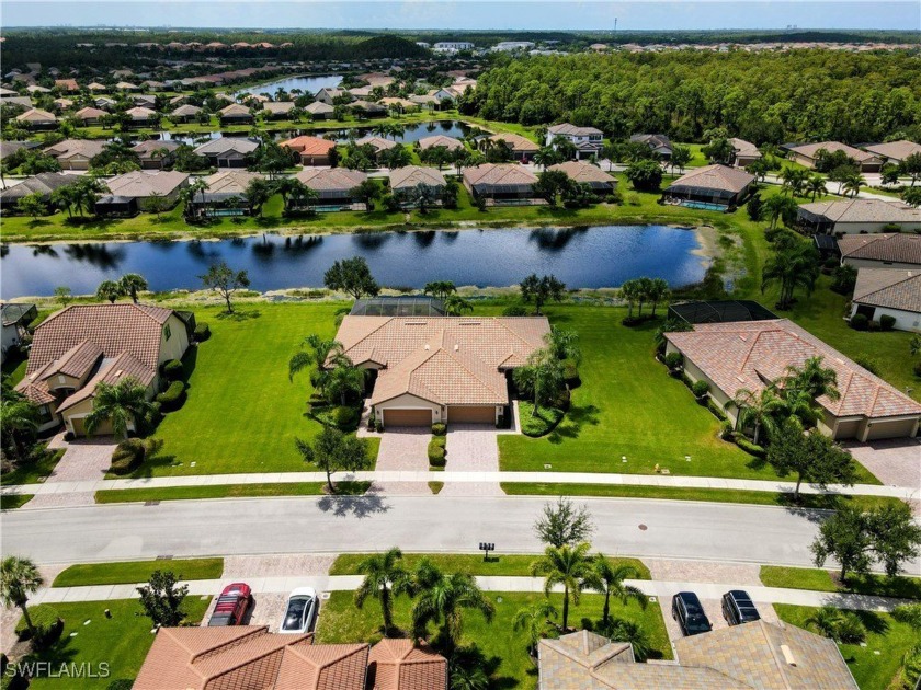 Welcome to this charming 2-bedroom + study, 2-bathroom villa - Beach Home for sale in Fort Myers, Florida on Beachhouse.com