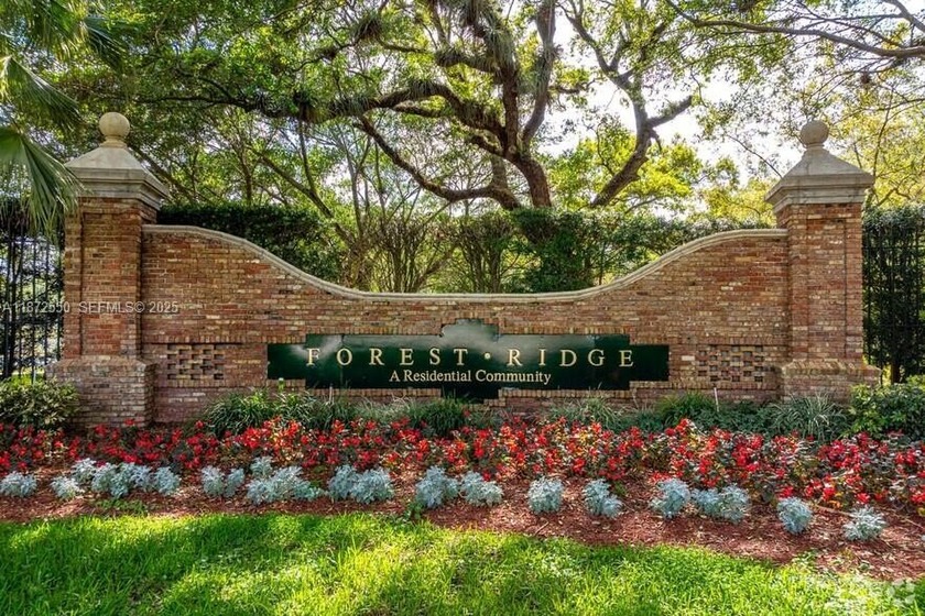 Relocation opportunity! This beautifully maintained 3-bedroom, 2 - Beach Home for sale in Davie, Florida on Beachhouse.com