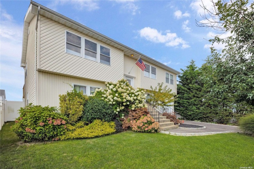 Sunny south-facing Boater's delight! View of Great South Bay - Beach Home for sale in Seaford, New York on Beachhouse.com