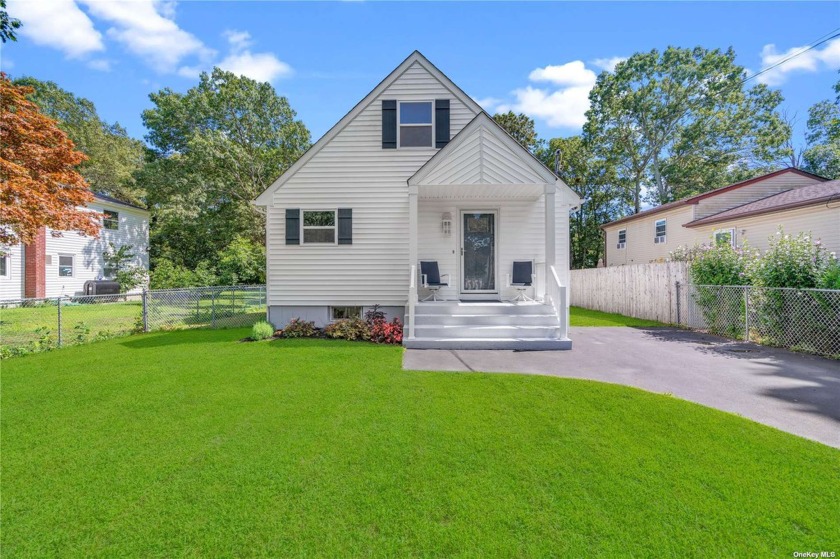 Stunning 4-bed, 2 full bath in-line Cape with front portico - Beach Home for sale in Shirley, New York on Beachhouse.com