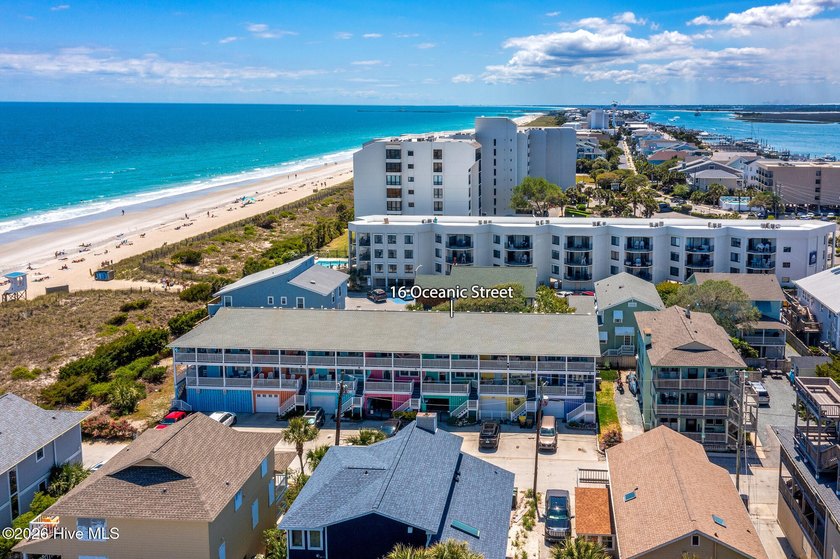 Less than 100 yards from the sand, this 3BR/2.5BA townhome - Beach Townhome/Townhouse for sale in Wrightsville Beach, North Carolina on Beachhouse.com