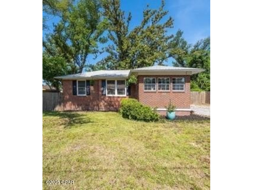 Charming Florida-style brick cottage with 3 bedrooms and 1 - Beach Home for sale in Panama City, Florida on Beachhouse.com
