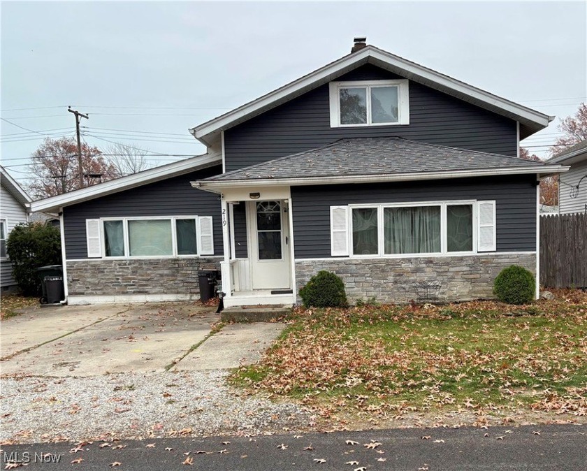 219 Guilford is a cozy 3 bedroom bungalow with recently updated - Beach Home for sale in Vermilion, Ohio on Beachhouse.com