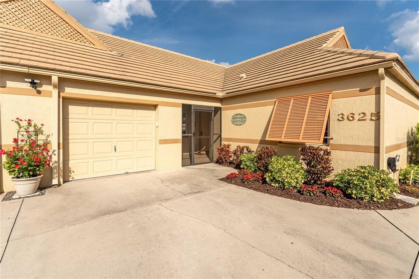 Stunning 3-Bedroom Condo in Gated Lakebridge Community - - Beach Condo for sale in Bradenton, Florida on Beachhouse.com