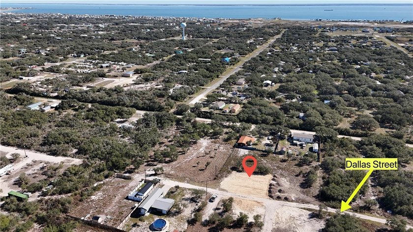 Unrestricted double-lot located at 1520 Dallas St in Rockport - Beach Lot for sale in Rockport, Texas on Beachhouse.com