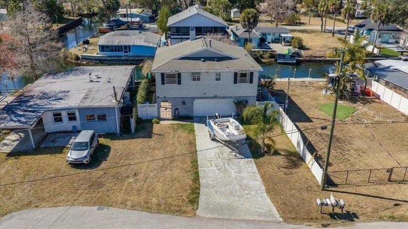 Investor Special - Diamond in the Rough on the Weeki Wachee - Beach Home for sale in Weeki Wachee, Florida on Beachhouse.com