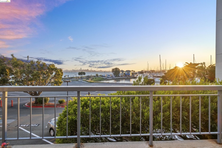 Here is a one-of-a-kind studio. It doesn't get better than this - Beach Condo for sale in Emeryville, California on Beachhouse.com