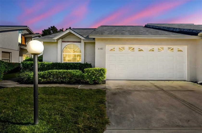 Under contract-accepting backup offers. Move-in-ready 3-bed / - Beach Condo for sale in Sarasota, Florida on Beachhouse.com