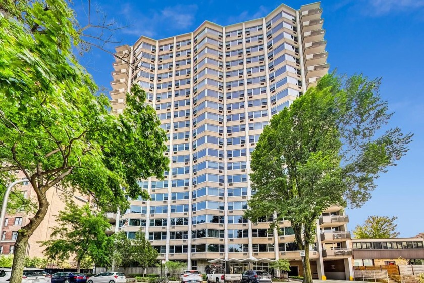 Beautiful, upgraded one bedroom unit with expansive views in - Beach Home for sale in Chicago, Illinois on Beachhouse.com