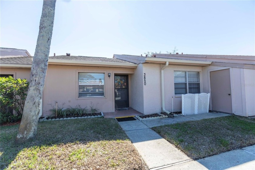 Welcome to this beautiful 2-bedroom, 2-bathroom villa in the - Beach Condo for sale in Holiday, Florida on Beachhouse.com