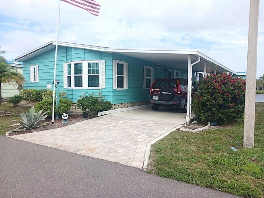 Looking for the perfect home with a beautiful lake view? Then - Beach Home for sale in Palmetto, Florida on Beachhouse.com