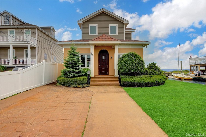 Outstanding 2-Story beauty with breathtaking views of the open - Beach Home for sale in West Islip, New York on Beachhouse.com