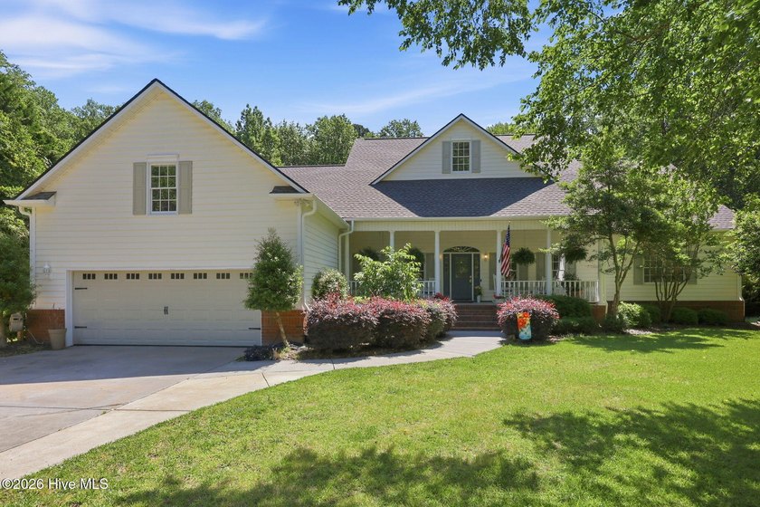 Beautiful custom home in Cypress Landing with a large inviting - Beach Home for sale in Chocowinity, North Carolina on Beachhouse.com