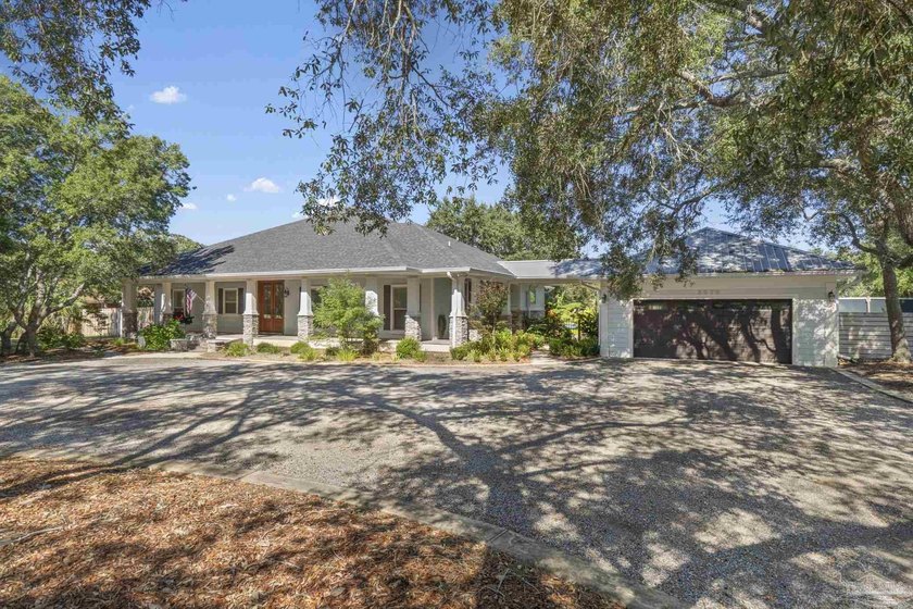 Here is your chance! Back on the market at no fault of the - Beach Home for sale in Gulf Breeze, Florida on Beachhouse.com