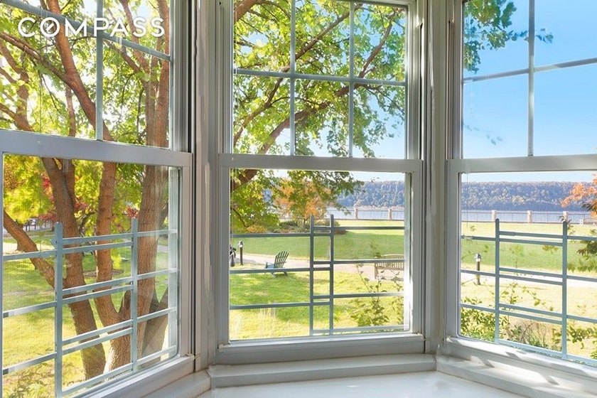 3 Bed, 2 Bath Castle Village forever home Welcome to the suburbs - Beach Condo for sale in New York, New York on Beachhouse.com