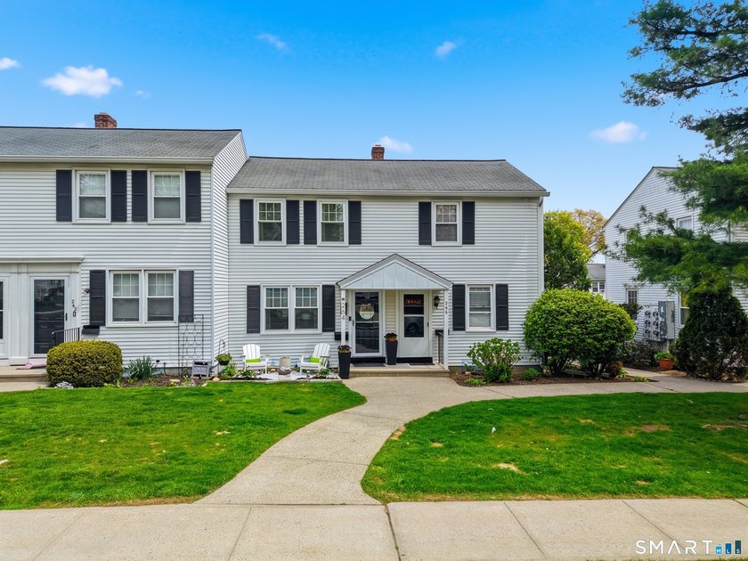 Move right into this beautifully updated 2-bedroom townhouse - Beach Townhome/Townhouse for sale in Stamford, Connecticut on Beachhouse.com