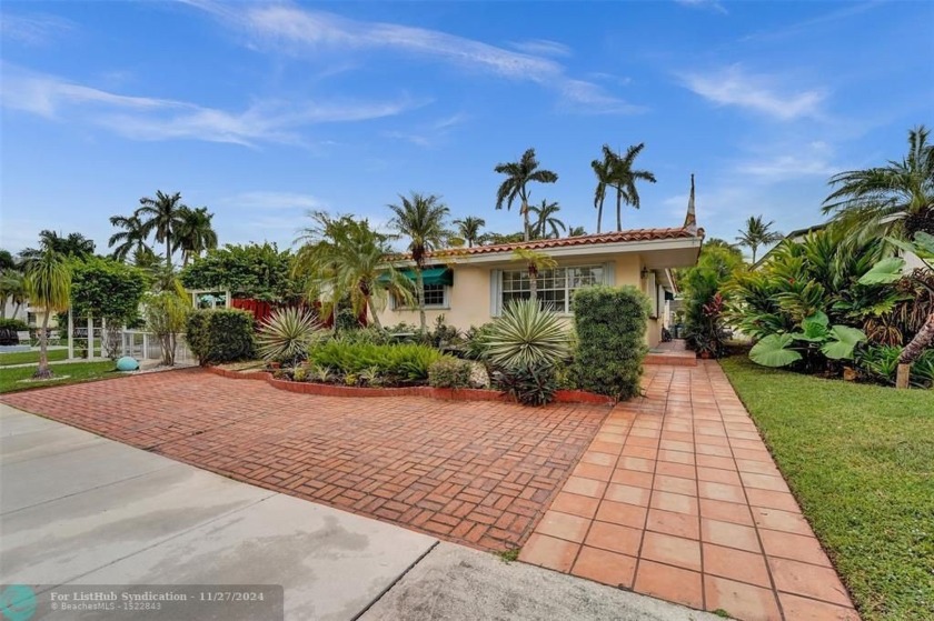 Discover charm and comfort in this beautiful Hollywood Lakes - Beach Home for sale in Hollywood, Florida on Beachhouse.com