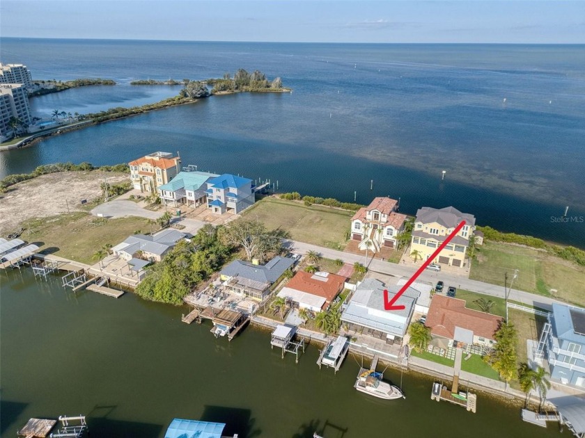 DIRECT GULF ACCESS  VIEWS!  - Handyman special with MILLION - Beach Home for sale in Hudson, Florida on Beachhouse.com